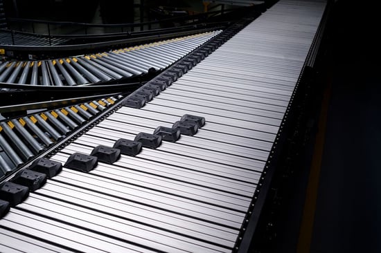 Hytrol ProSort 1400 shoe sorter conveyor